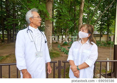 Primary doctor and patient Family doctor and senior woman Primary doctor and patient Family doctor and senior woman 69056586