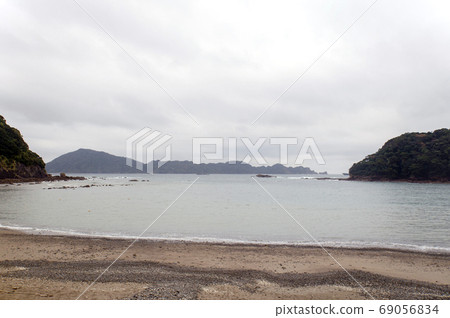 宮崎縣日南市坂松海岸和一個孤島 照片素材 圖片 圖庫