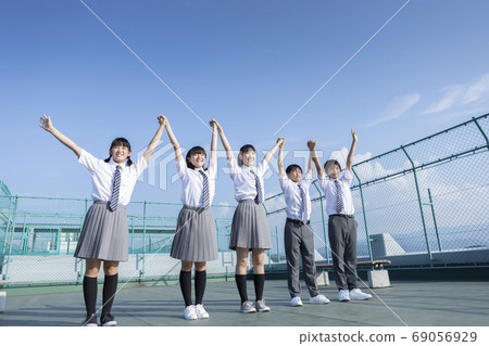 屋頂初中學生 69056929