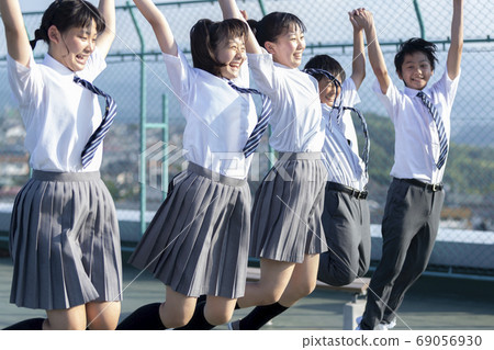 Rooftop junior high school students 69056930