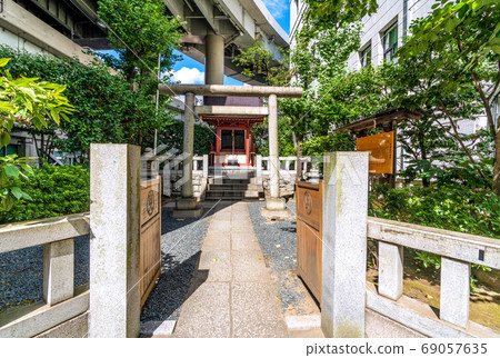 Kabuto Shrine near Tokyo Cityscape in Japan. The god of protection and the god of commerce in the securities world Kabuto Shrine near Tokyo Cityscape in Japan. The god of protection and the god of commerce in the securities world 69057635