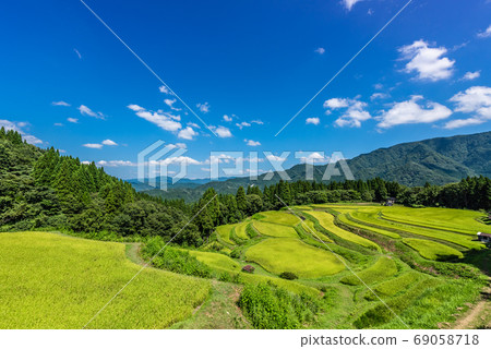 兵庫縣香美町聯雲山梯田的秋天形象 兵庫縣香美町聯雲山梯田的秋天形象 69058718