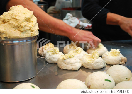 Keelung, Taiwan pepper cake 69059388