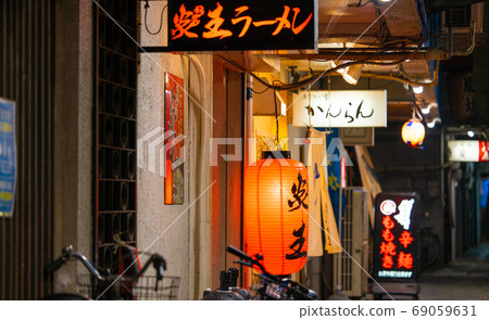 大分市的酒吧區，靠近宮古町 69059631
