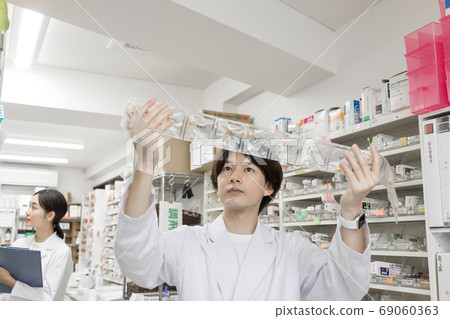 Pharmacy dispensing pharmacy Pharmacy dispensing pharmacy 69060363