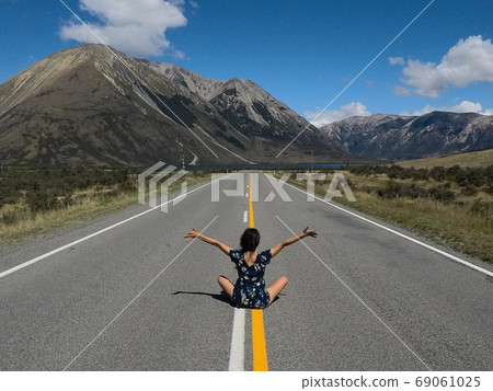 New Zealand's scenic road 69061025