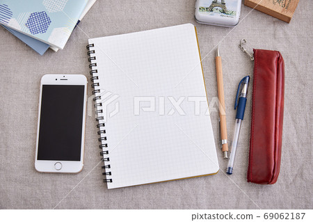 Notepad, writing instrument and smartphone Notepad, writing instrument and smartphone 69062187