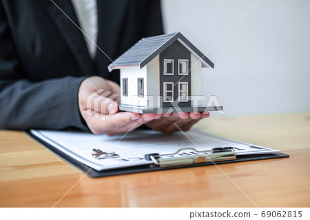 Real estate agent working sign agreement document 69062815