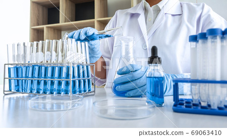 Female scientific researcher or doctor working in 69063410