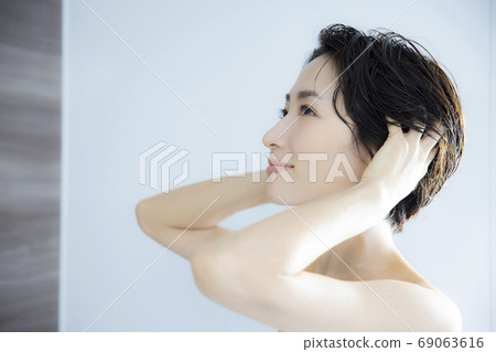 Bathroom treatment 69063616