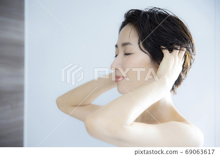 Bathroom treatment 69063617