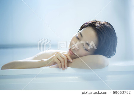 Bathroom treatment 69063792