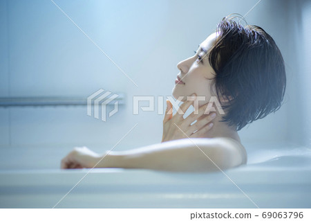 Bathroom treatment 69063796