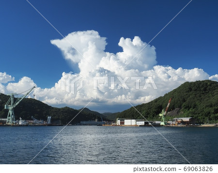 鼻子碼頭的相生灣夏日風景 鼻子碼頭的相生灣夏日風景 69063826