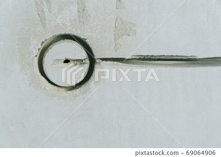 Holes in the concrete wall in the room for sockets 69064906