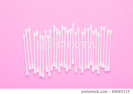 Top view cotton bud for cleaning the ears on pink Top view cotton bud for cleaning the ears on pink 69065515