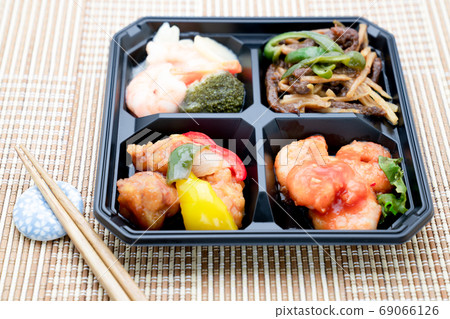 4 kinds of Chinese lunch 69066126