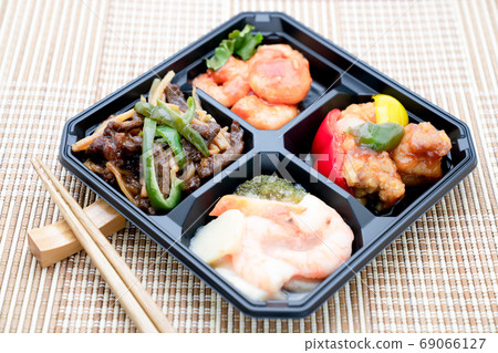 4 kinds of Chinese lunch 4 kinds of Chinese lunch 69066127