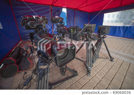 shooting a concert on television 69068036