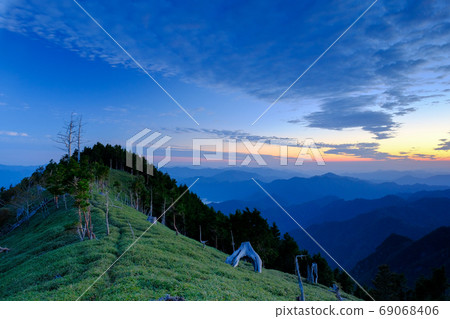 北田大原原的黎明(奈良縣吉野郡神北山村) 北田大原原的黎明(奈良縣吉野郡神北山村) 69068406