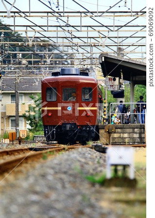 夏季秩父鐵道在秩父路上運行的夜行列車[Mimine 51] 69069092