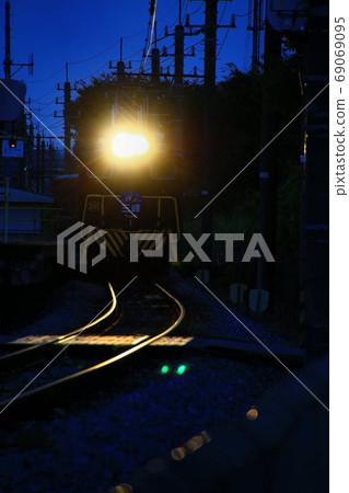 Night trains running on Chichibu Road in summer Chichibu Railway [Mimine 51] 69069095