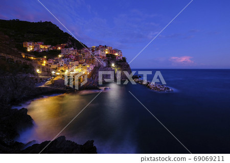 Colorful traditional houses on the rock over Mediterranean sea on dramatic sunset, Manarola, Cinque Terre, Italy Colorful traditional houses on the rock over Mediterranean sea on dramatic sunset, Manarola, Cinque Terre, Italy 69069211