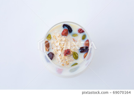 Oatmeal dessert 69070164