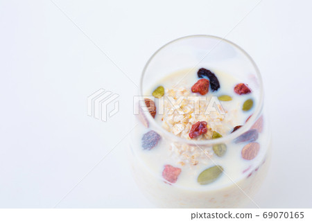 Oatmeal dessert 69070165