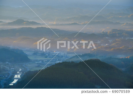 Dawn of Uda City (Sakurai City, Nara Prefecture) Dawn of Uda City (Sakurai City, Nara Prefecture) 69070589