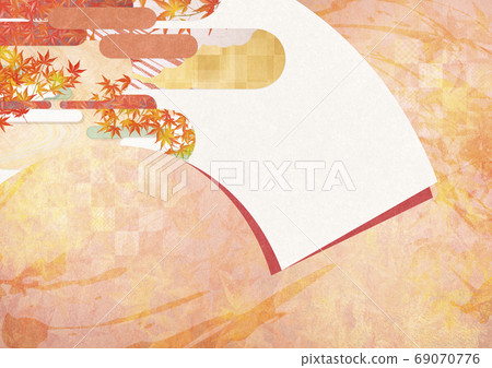 A Japanese painting that feels autumn on fan-shaped Japanese paper A Japanese painting that feels autumn on fan-shaped Japanese paper 69070776