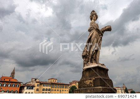 Statue Symbol of Summer - Santa Trinita Bridge Florence Italy 69071424
