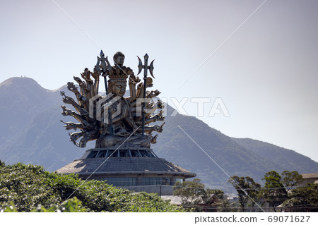 Avalokitesvara 69071627