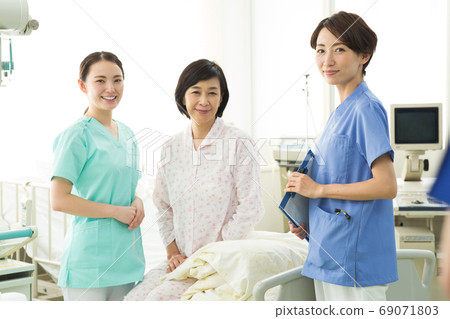 Inpatients and healthcare workers Inpatients and healthcare workers 69071803