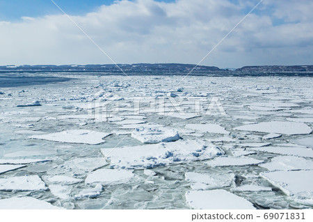 Drift ice (Hokkaido) Drift ice (Hokkaido) 69071831