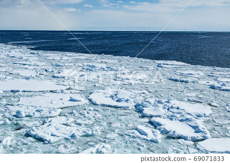 Drift ice (Hokkaido) Drift ice (Hokkaido) 69071833