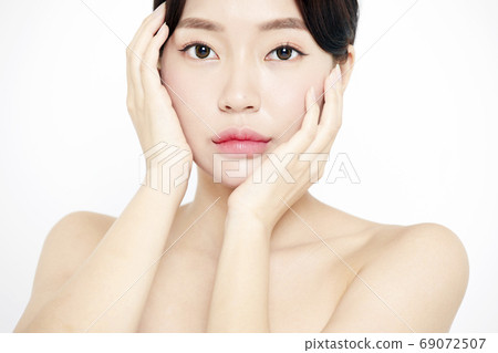 美麗,年輕的女人 美麗,年輕的女人 69072507