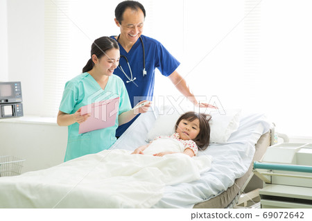 Children and healthcare workers Children and healthcare workers 69072642