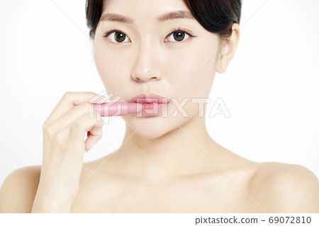 Beauty, young woman 69072810