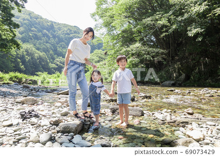 Family playing in Kawahara 69073429