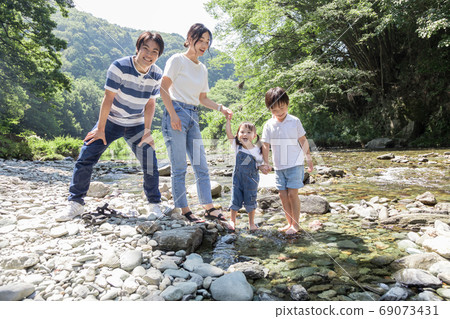 Family playing in Kawahara Family playing in Kawahara 69073431