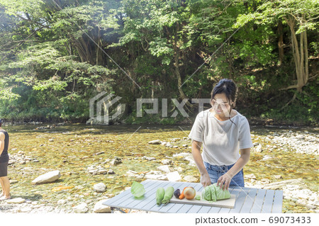 A woman who cuts the ingredients. BBQ preparation 69073433