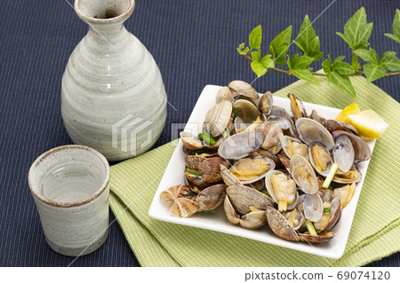Steamed rice wine with sake and sake 69074120