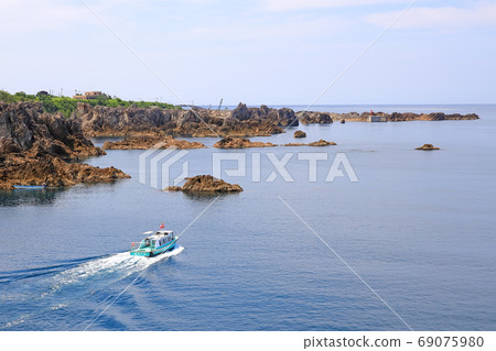 尖閣灣 佐渡島上日本海的夏日風景 照片素材 圖片 圖庫