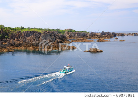 尖閣灣 佐渡島上日本海的夏日風景 照片素材 圖片 圖庫