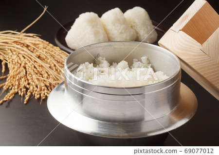 Hagama and rice balls 69077012