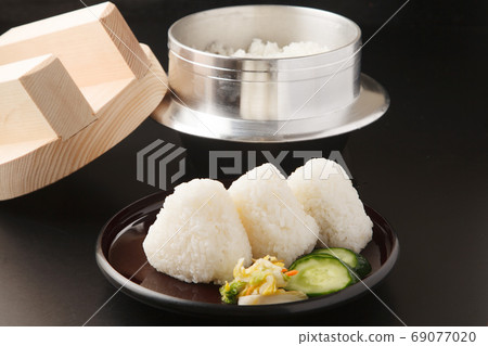 Hagama and rice balls 69077020