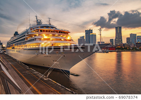Sunset Minato Mirai and Asuka II Sunset Minato Mirai and Asuka II 69078374