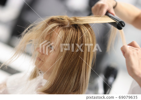 For woman master lifts roots of corrugated hair. For woman master lifts roots of corrugated hair. 69079635