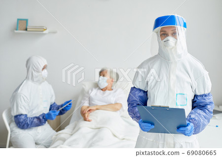 Modern Doctors At Work Modern Doctors At Work 69080665